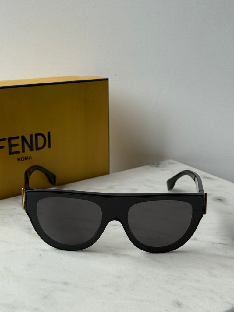 Fendi FE40040U Gafas de sol redondas negras con espejo 