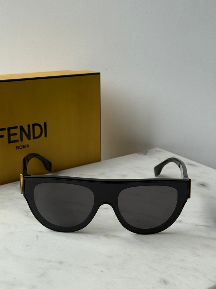 Fendi FE40040U Gafas de sol redondas negras con espejo 