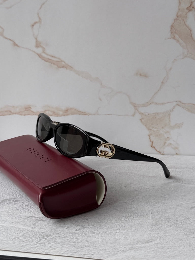 Gucci GG1660S Oval Sunglasses in Black