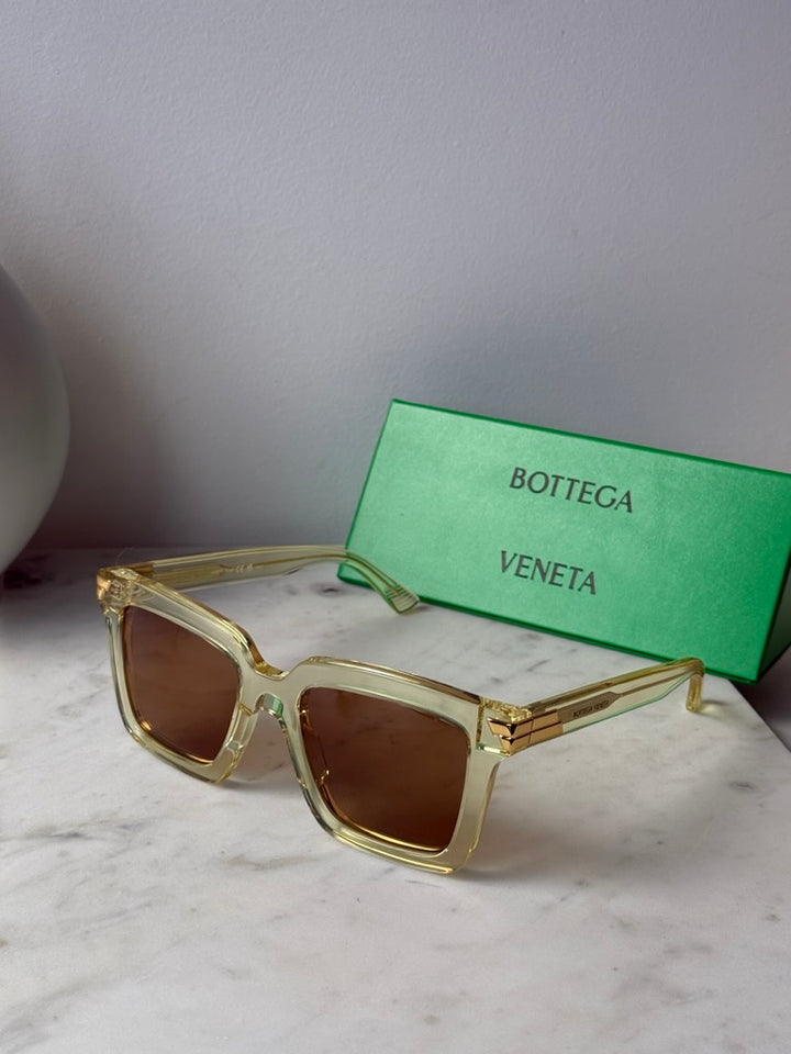 Bottega Veneta BV1005S Gafas de sol cuadradas transparentes