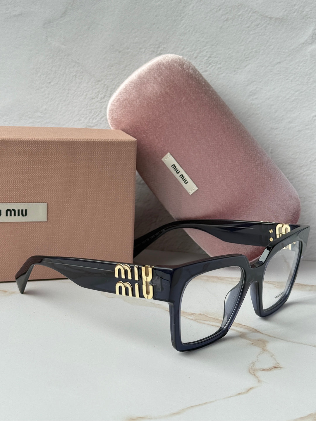 Miu Miu MU04UV Marcos cuadrados gruesos negros 