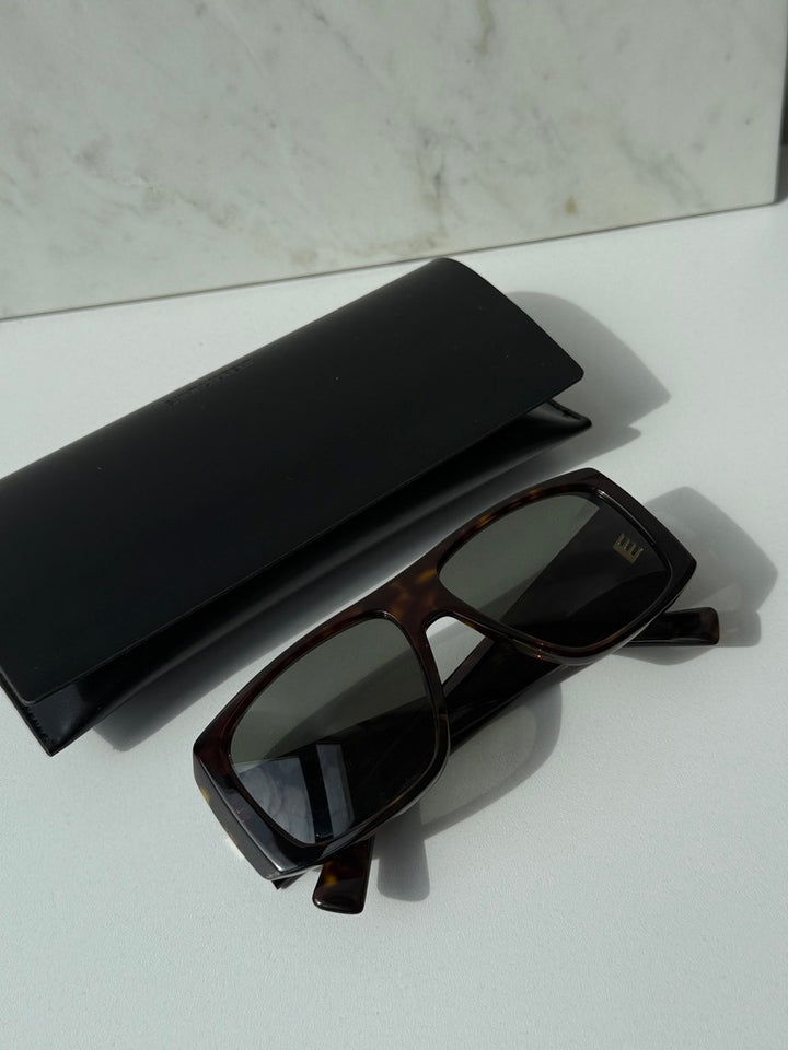 Saint Laurent SLM95/F Gafas de sol estilo ojo de gato con montura gruesa en oro negro