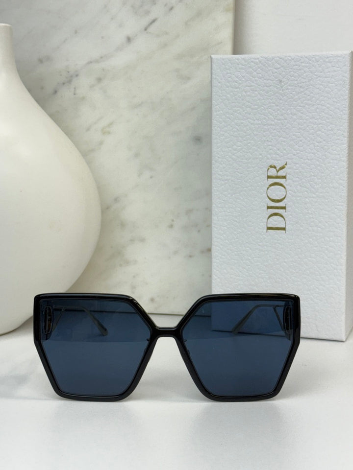 Dior 30Montaigne BU Cat Eye Square Sunglasses in Black Gold