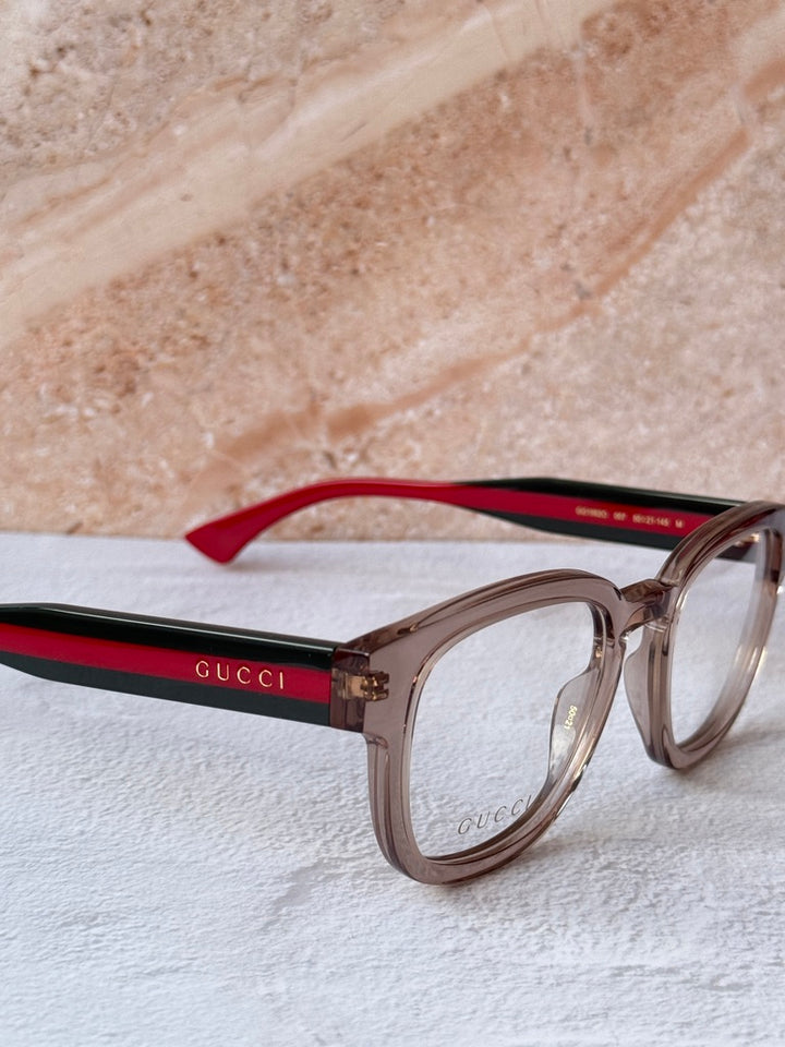 Monturas estilo ojo de gato Gucci GG1334O en negro 