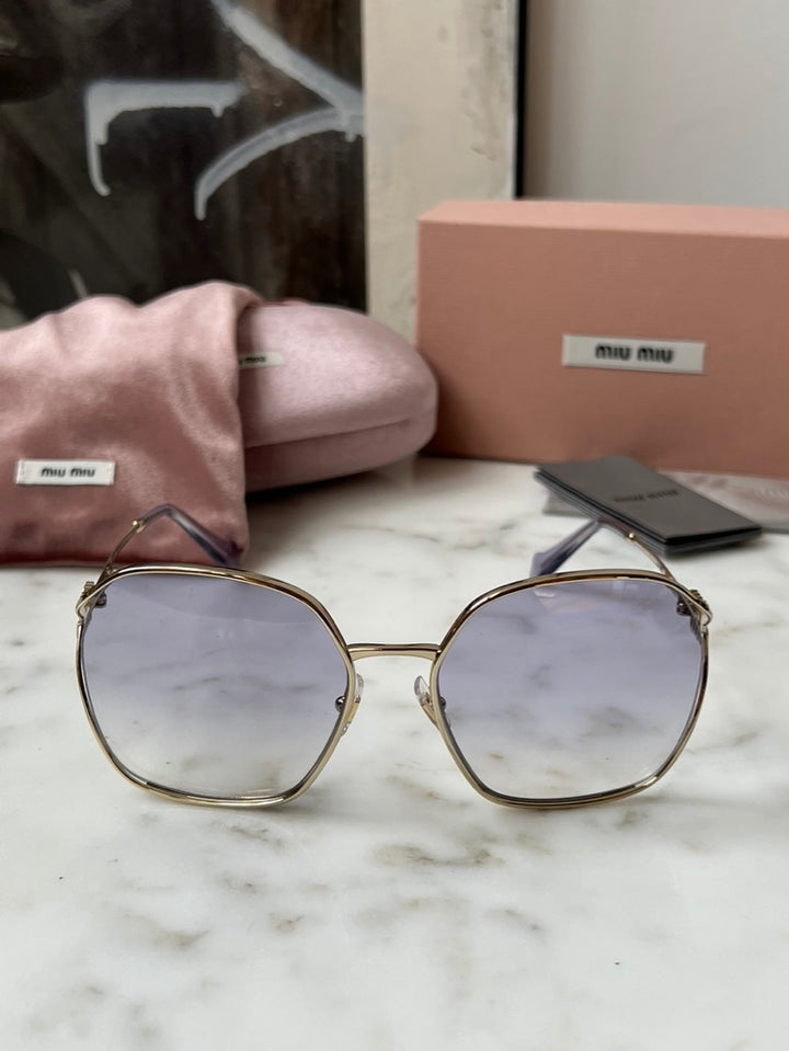 Miu Miu 52YS Rounded Sunglasses in Violet