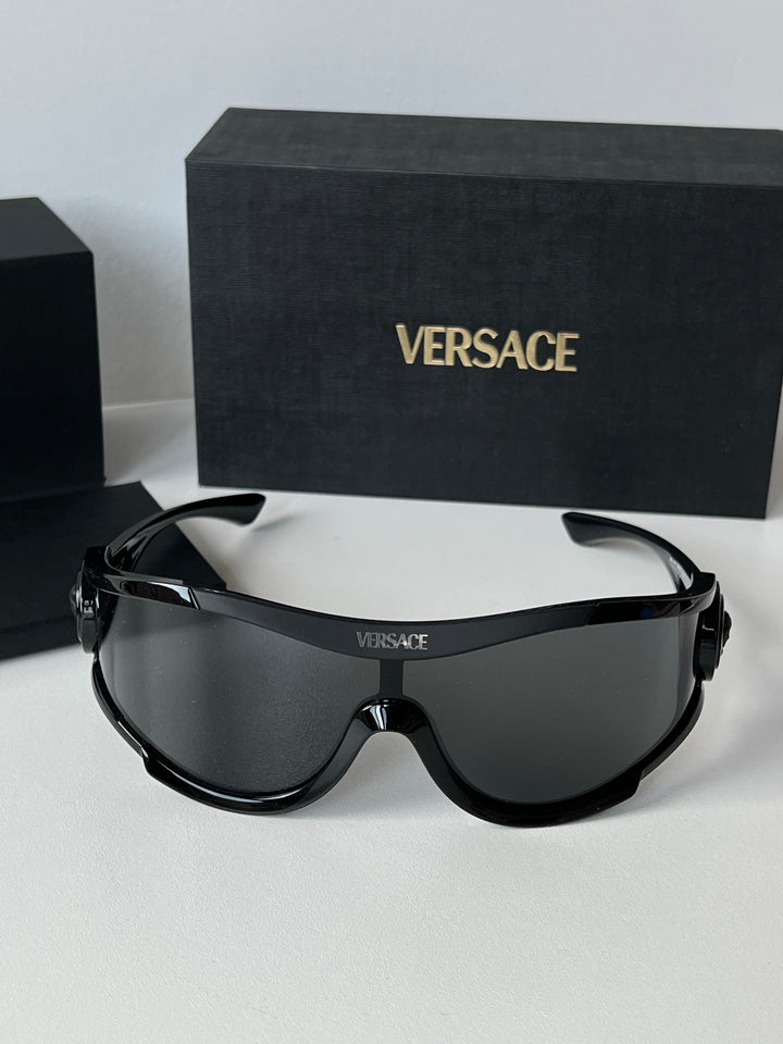 Versace Gafas de sol VE2258 Shield en espejo dorado rosa