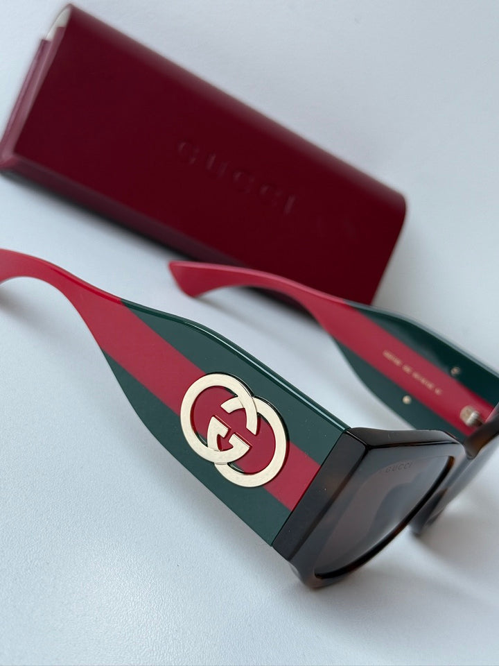 Gafas de sol extragrandes Gucci GG0817S con lentes grises 