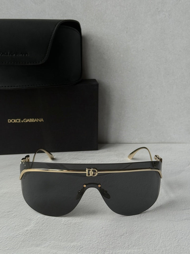 Dolce &amp; Gabbana DG2298B Gafas de sol con escudo negro cristalino 
