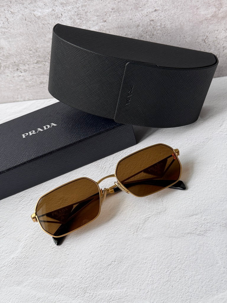 Gafas de sol Prada PR A51S en dorado rosa 