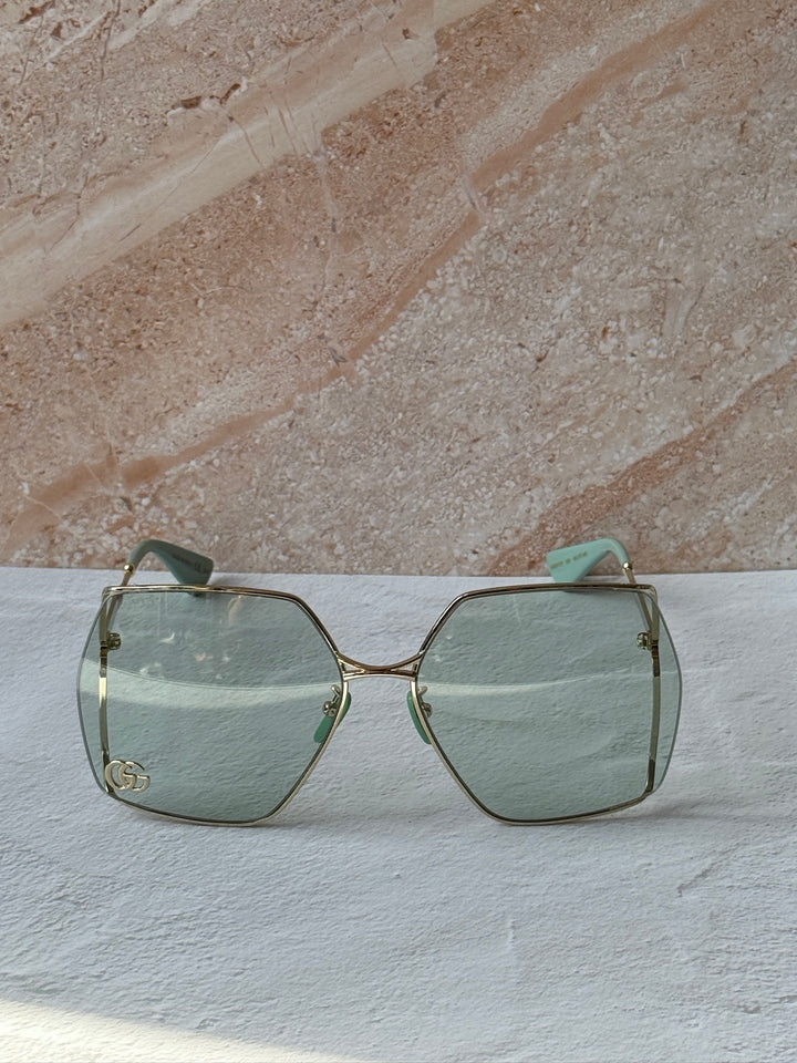 Gafas de sol cuadradas extragrandes de metal con lentes verdes Gucci GG0817S