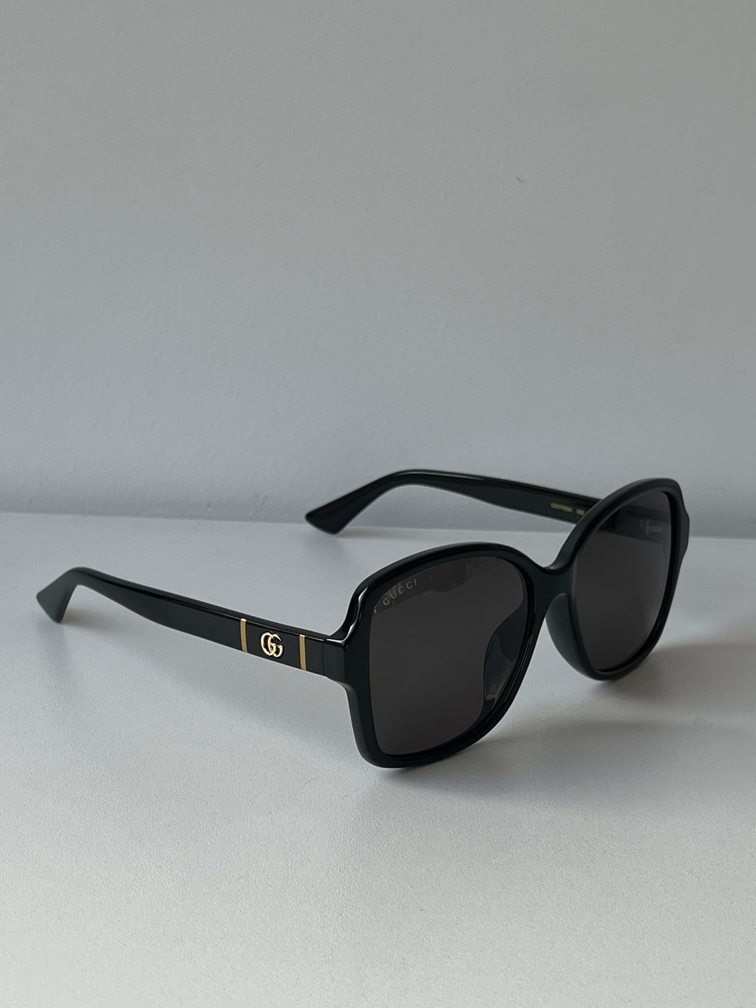 Gafas de sol negras con mariposa y logo Marmont de Gucci GG0765SA