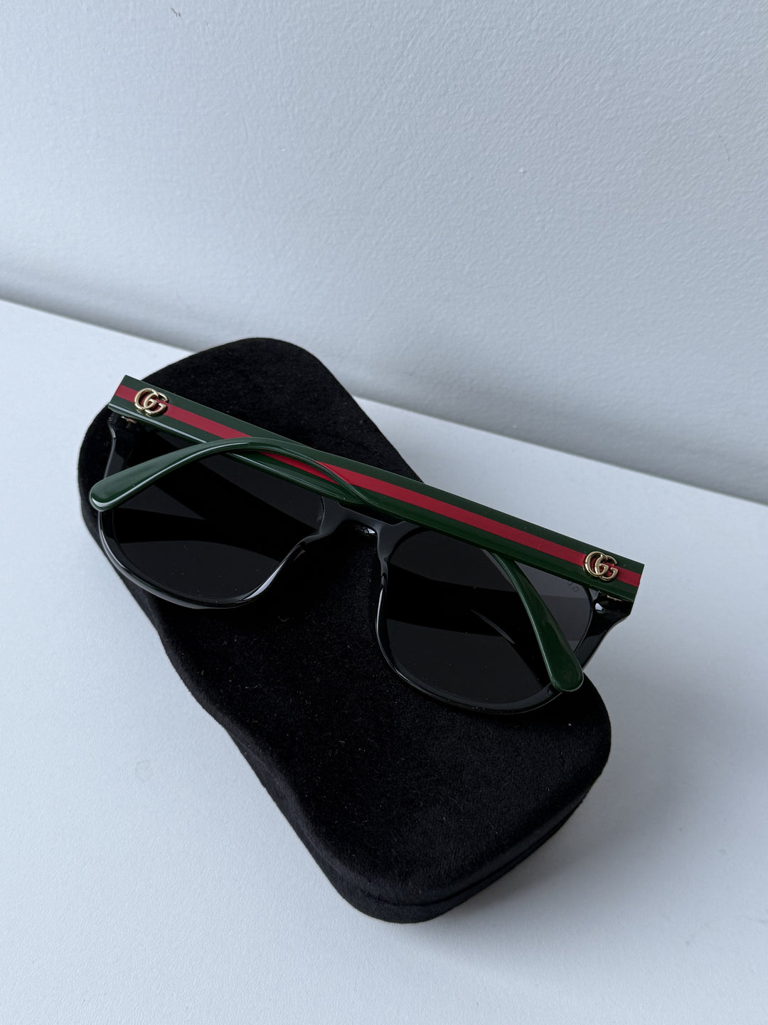 Gucci GG0417SK Gafas de sol con patas a rayas negras