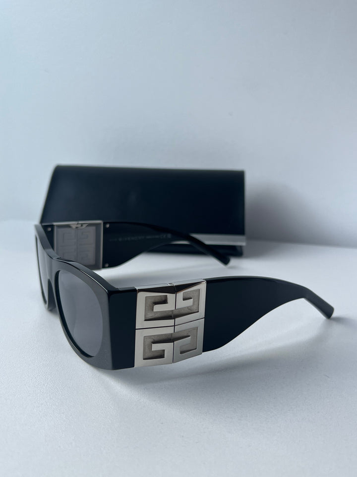 Givenchy GV40028I Sunglasses in Black