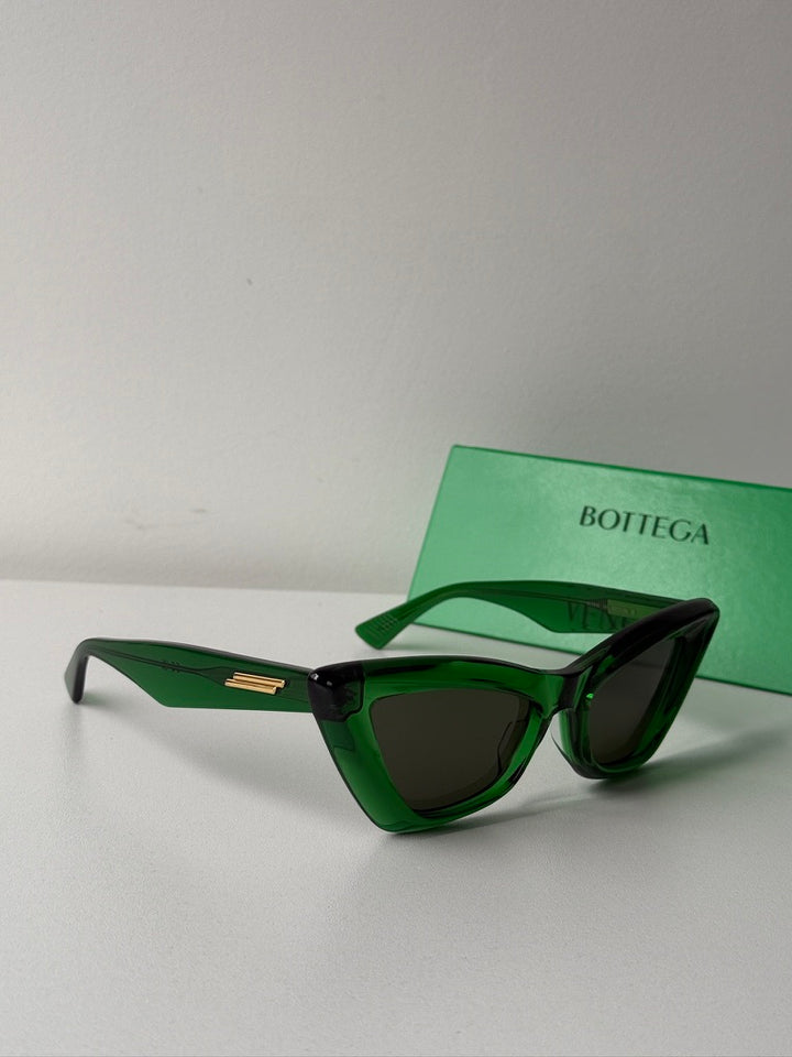 Bottega Veneta BV1101S Cat Eye Sunglasses in Green
