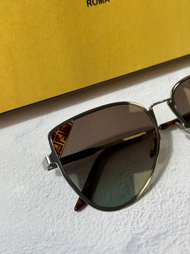 Fendi FE40189U Butterfly Sunglasses in Silver