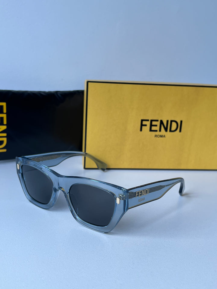 Fendi FE40040U Gafas de sol redondas negras con espejo 