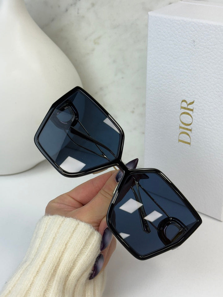 Dior 30Montaigne BU Cat Eye Square Sunglasses in Black Gold
