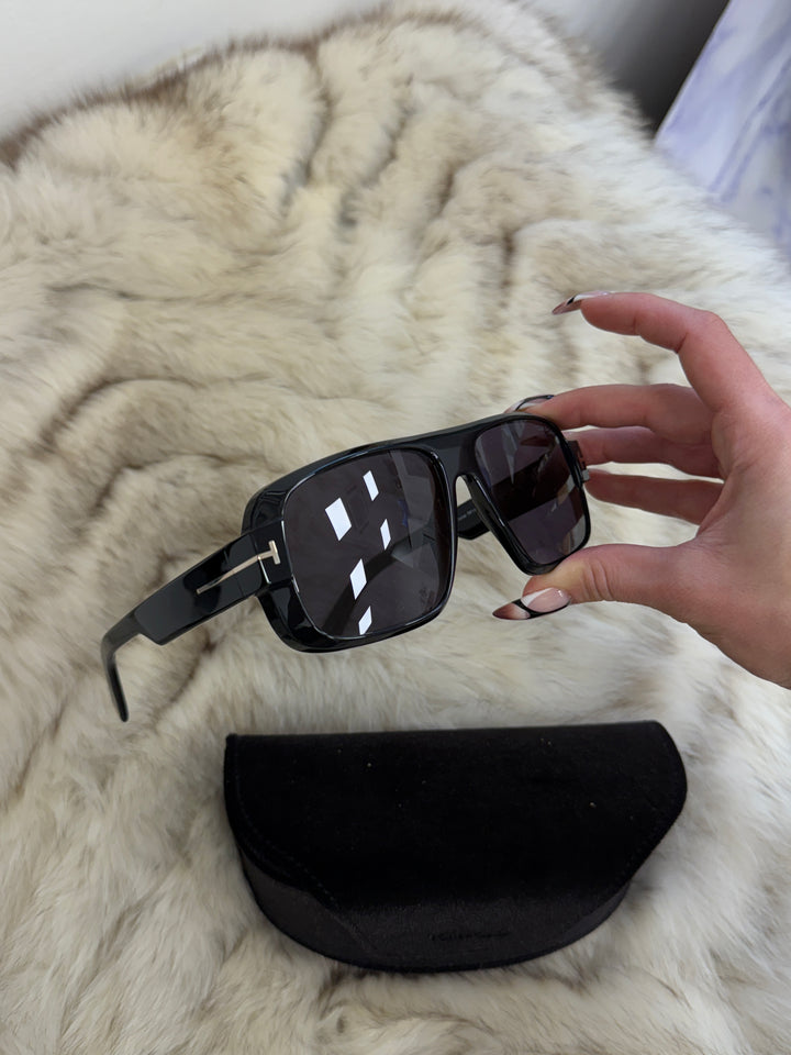 Gafas de sol estilo ojo de gato de metal Elise de Tom Ford en oro rosa