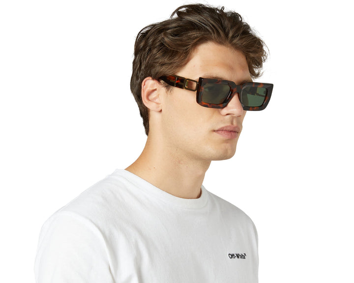 Boston sunglasses in Havana Brown with green mirrored lenses on model