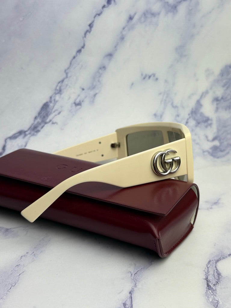 Gucci GG1257S Gafas de sol redondeadas con lentes marrones y rojos