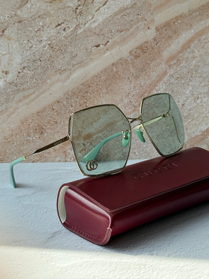 Gafas de sol cuadradas extragrandes de metal con lentes verdes Gucci GG0817S