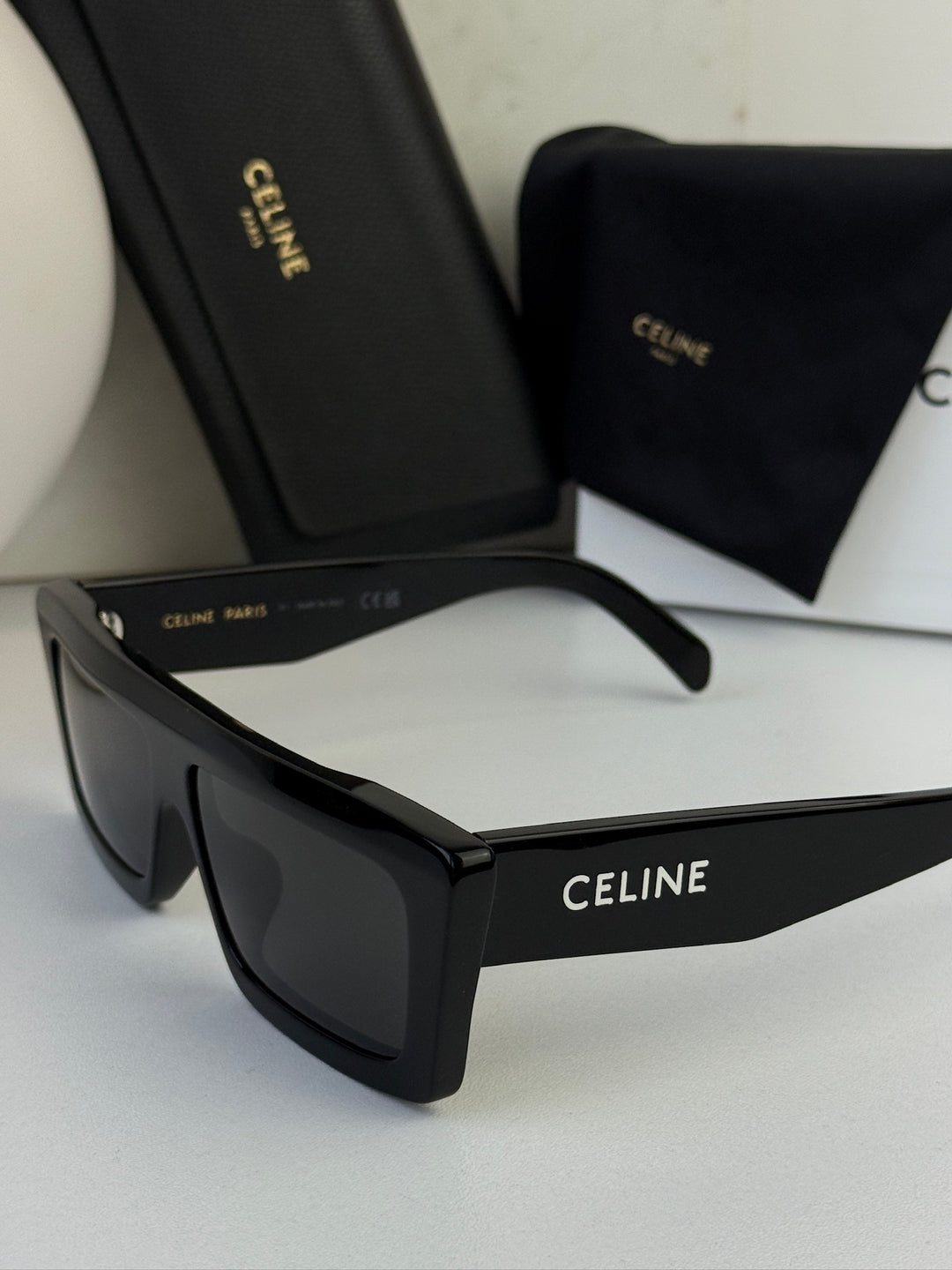 Celine CL40214U Gafas de sol negras con parte superior plana