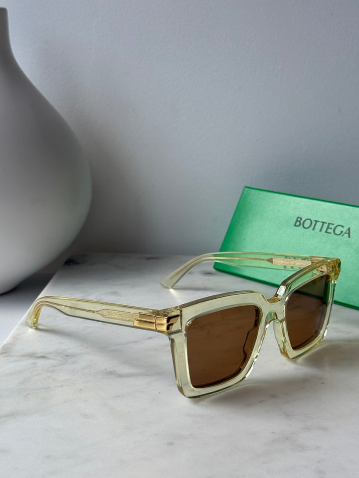Bottega Veneta BV1005S Gafas de sol cuadradas transparentes