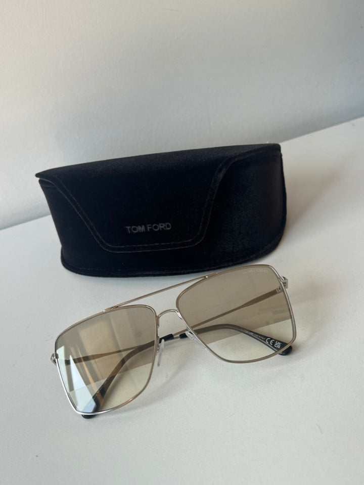 Gafas de sol de aviador de metal Magnus de Tom Ford con espejo plateado 