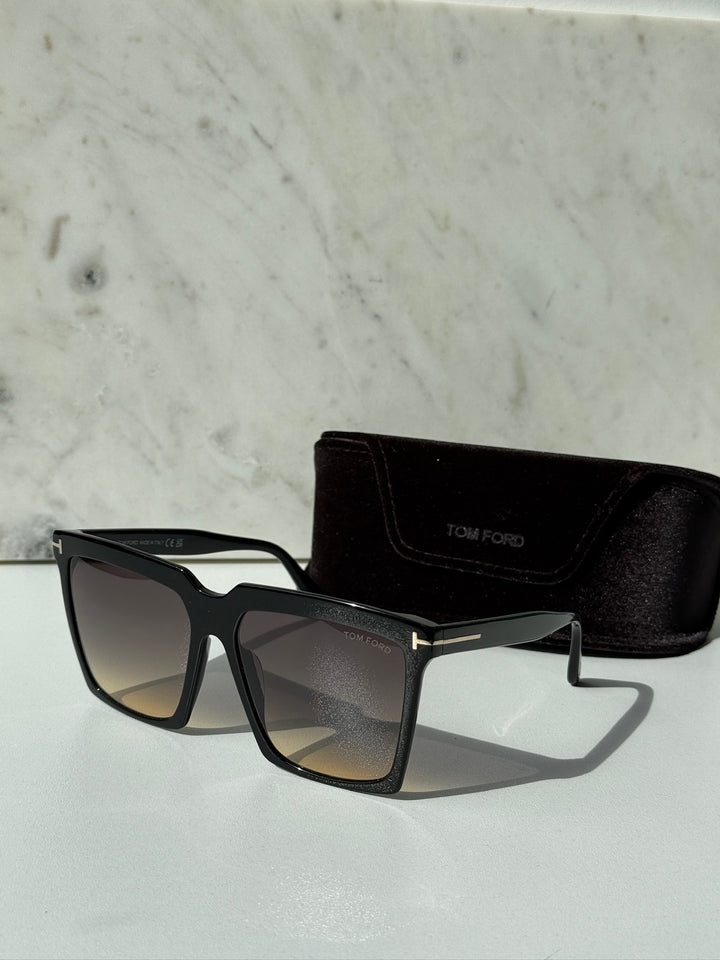 Tom Ford Camilla FT0682 Gafas de sol tipo ojo de gato 