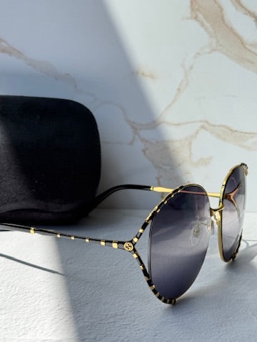 Gafas de sol redondas y recortadas de gran tamaño de 64 mm Gucci GG0595S en gris oscuro 