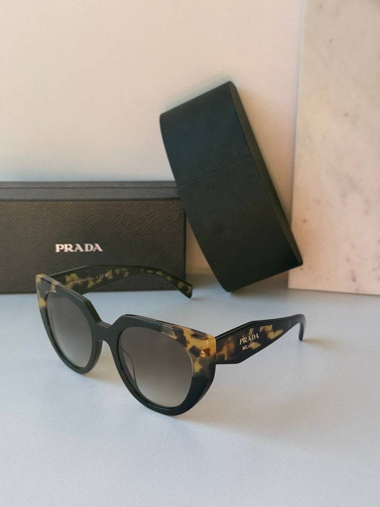 Prada PR14WS Gafas de sol extragrandes en negro carey