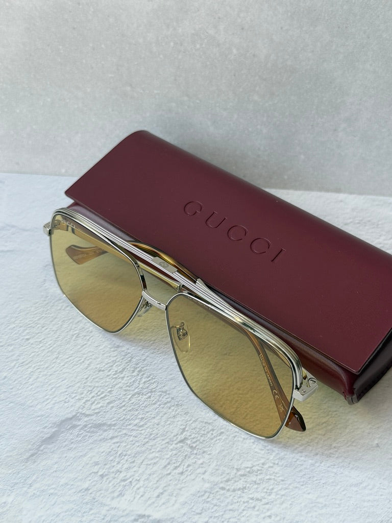 Gafas de sol estilo piloto extragrandes Navigator con lentes amarillas Gucci GG1099SA