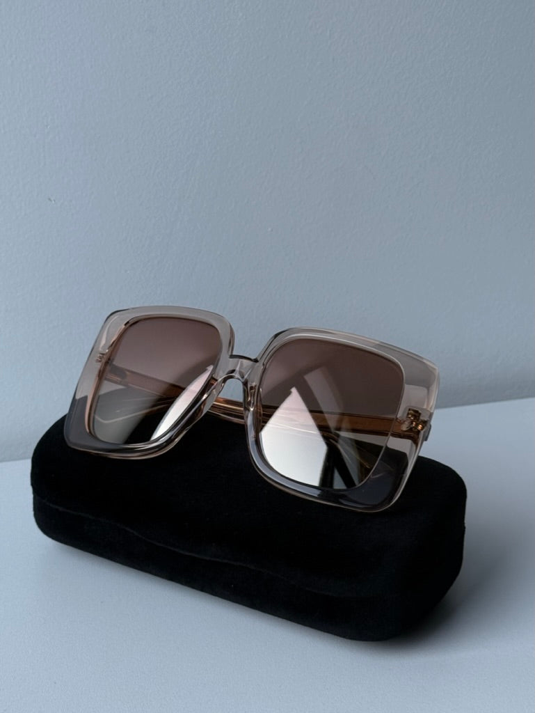 Gafas de sol cuadradas extragrandes en champán Gucci GG1314S 