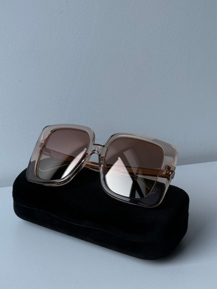 Gafas de sol cuadradas extragrandes en champán Gucci GG1314S 