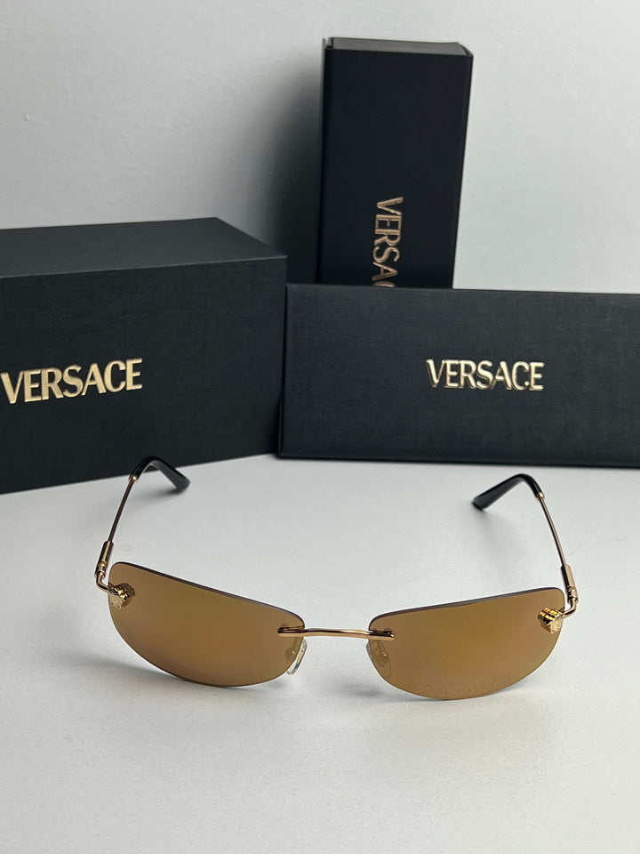 Versace Gafas de sol VE2258 Shield en espejo dorado rosa