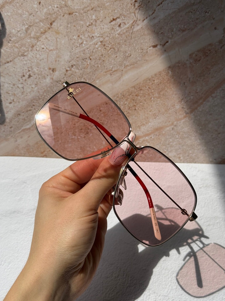 Gafas de sol rosas cuadradas extragrandes con logo de abeja 0394S de Gucci