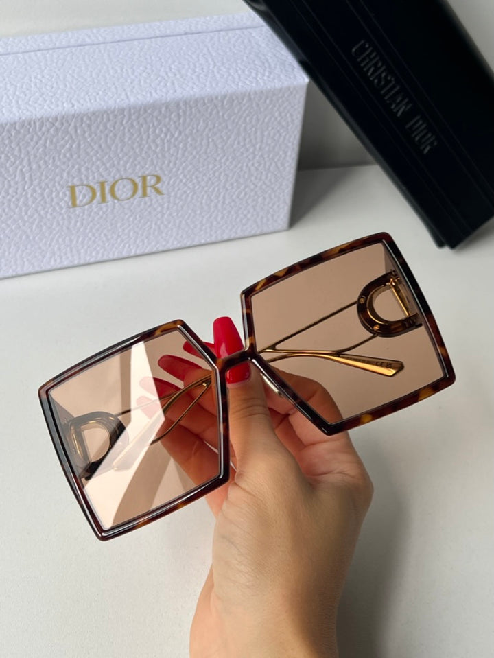 Dior 30Montaigne SU Square Sunglasses in Tortoise Brown