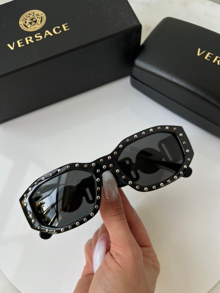 Versace VE4361 Gafas de sol Biggie en tachuelas plateadas negras