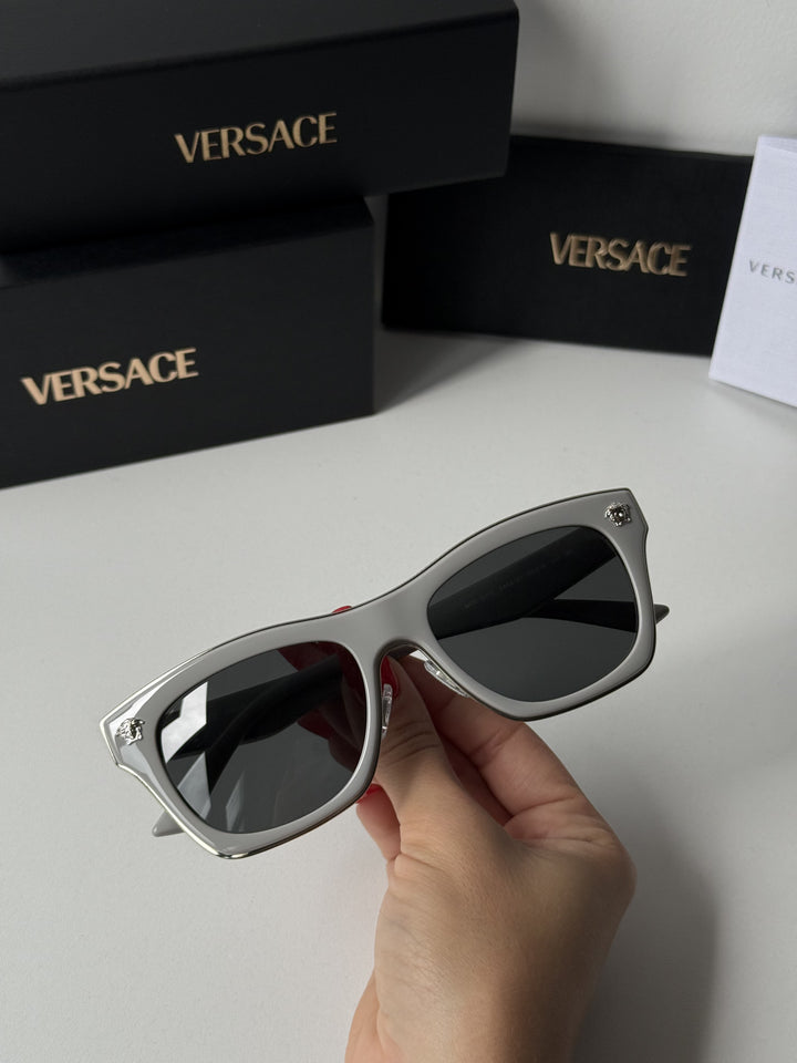 Versace VE2245 Gafas de sol Medusa cuadradas violetas 