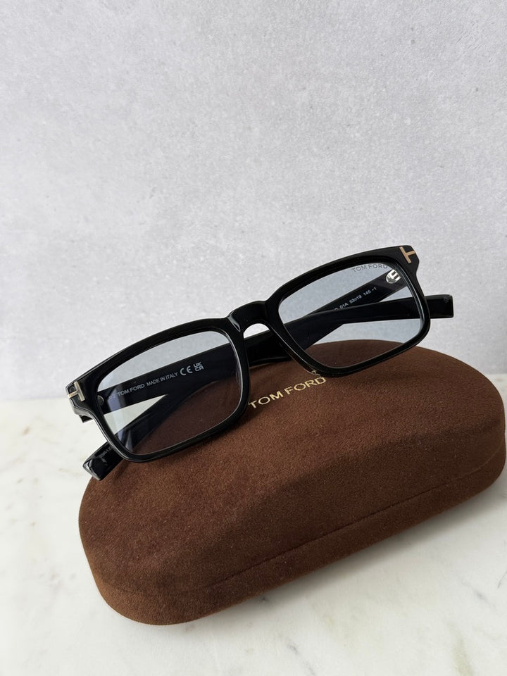 FT1148-D Black Rectangular Sunglasses