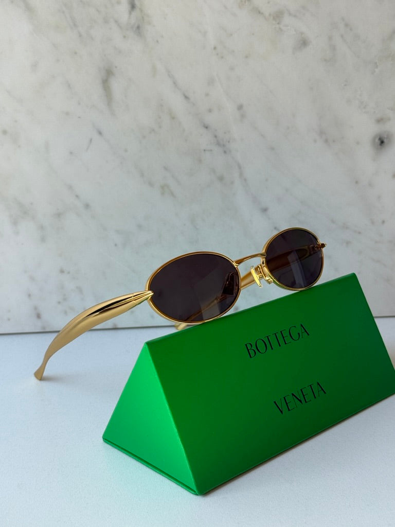 Bottega Veneta BV1386S Sardine Oval Sunglasses in Gold – Designer