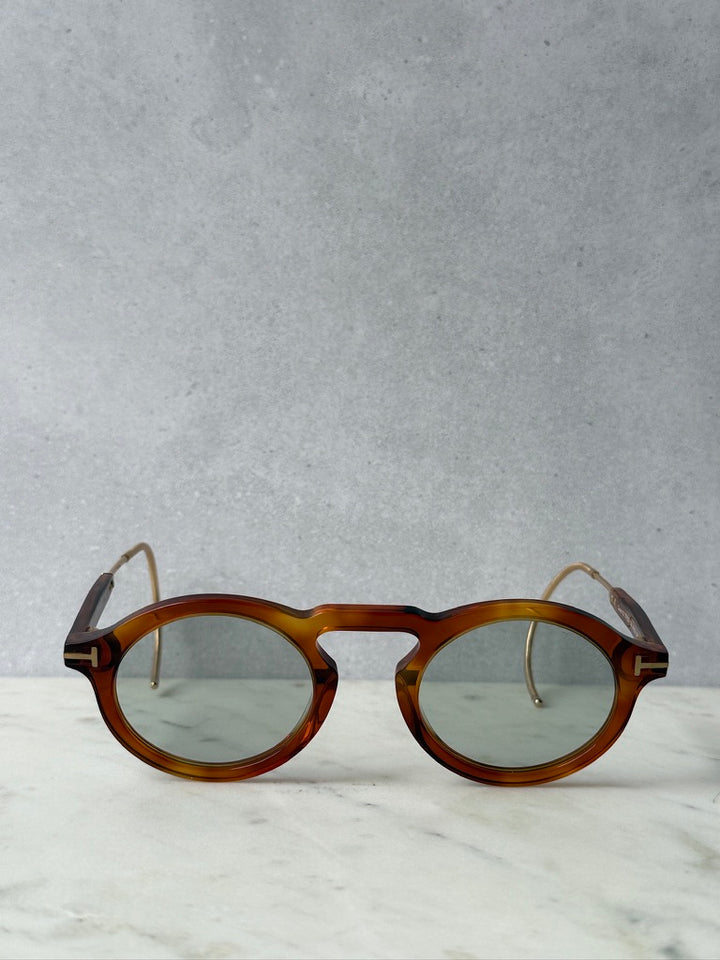 Round brown tortoise sunglasses with gold-tone metal nose pads