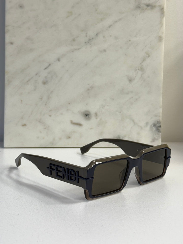 Fendi FE40073U Fendigraphy Sunglasses in Brown