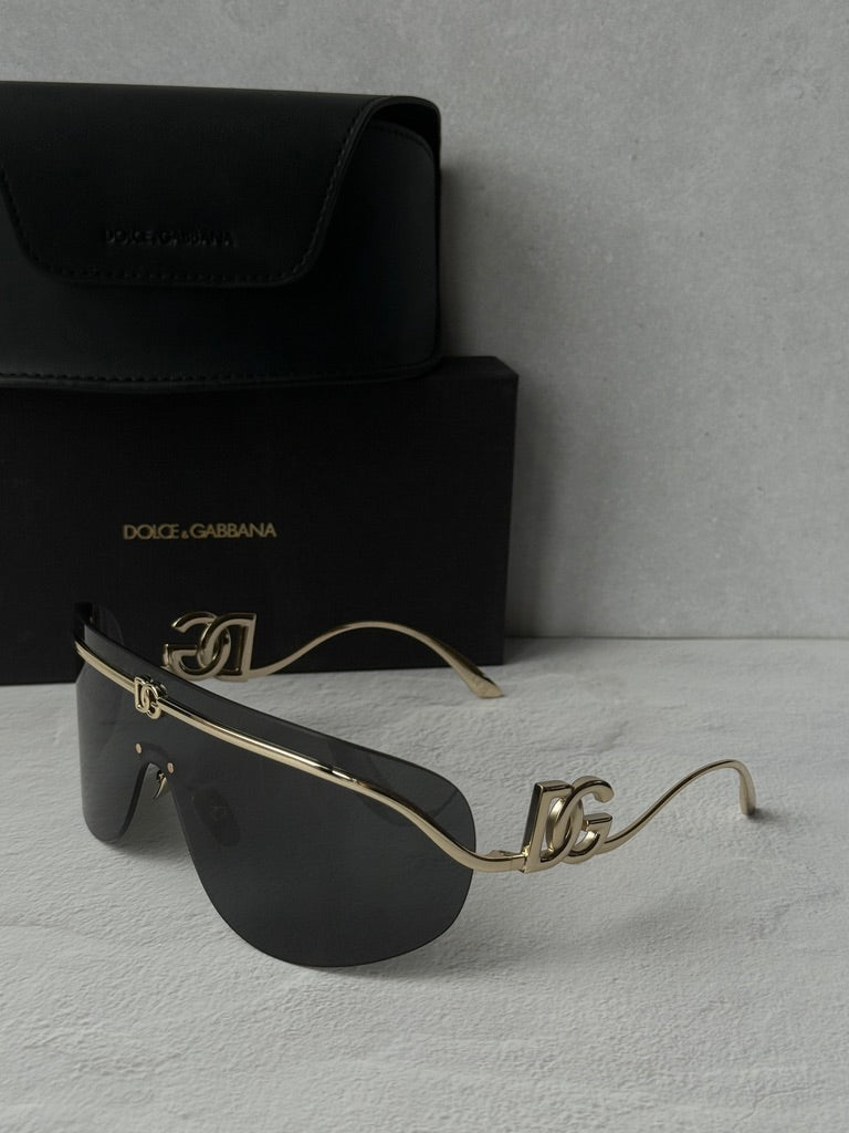 Dolce &amp; Gabbana DG2298B Gafas de sol con escudo negro cristalino 