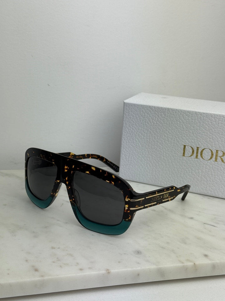 Dior Signature M1U Mask Sunglasses in Havana Green