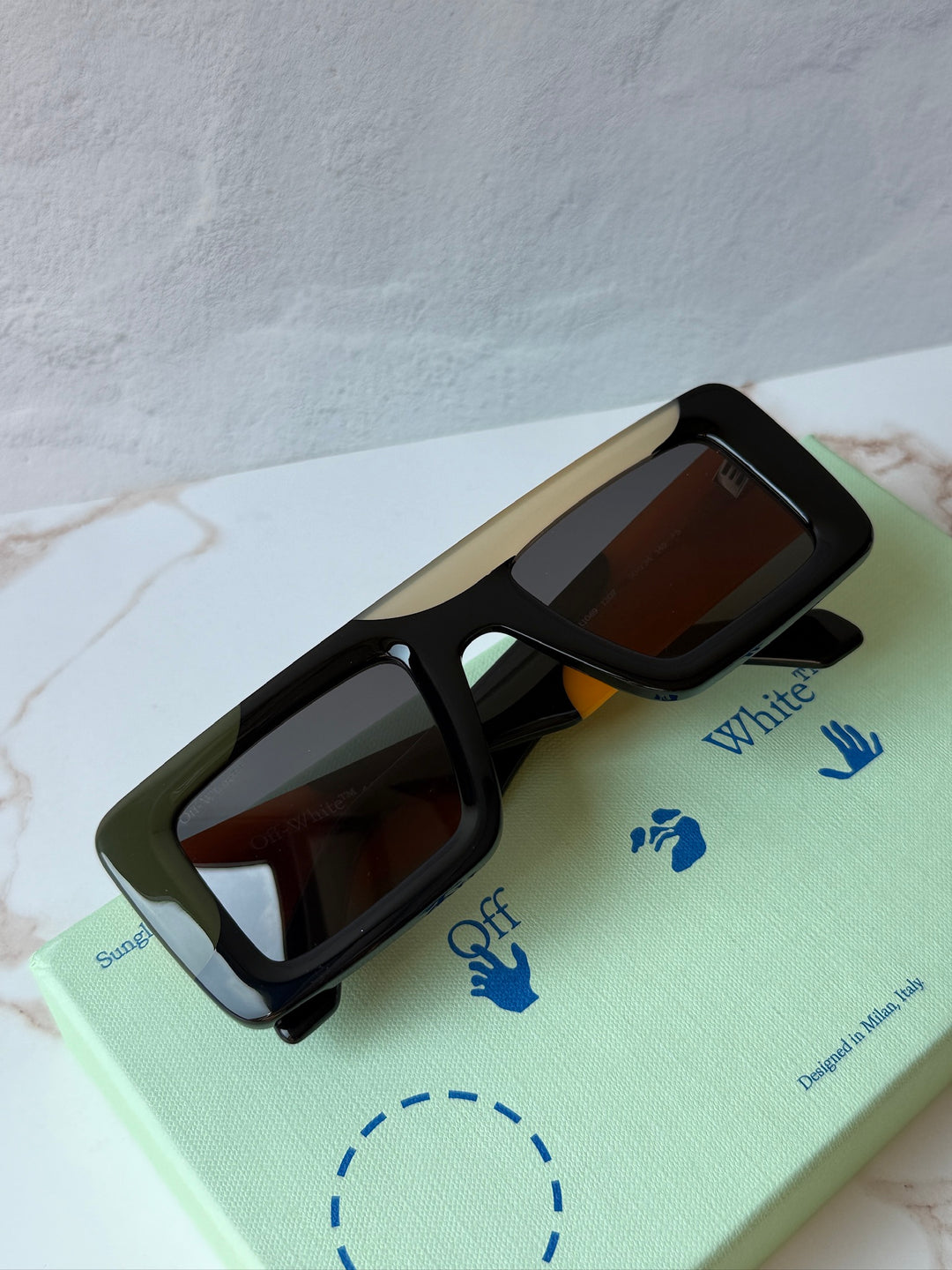 Off White Seattle Sunglasses in Black