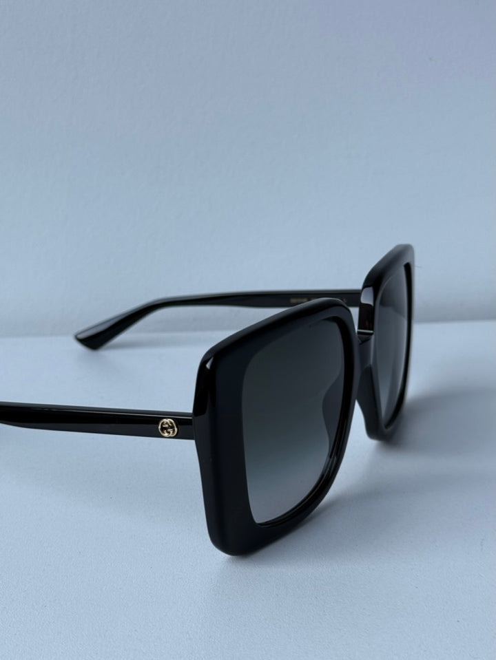 Gafas de sol cuadradas extragrandes en negro Gucci GG1314S 