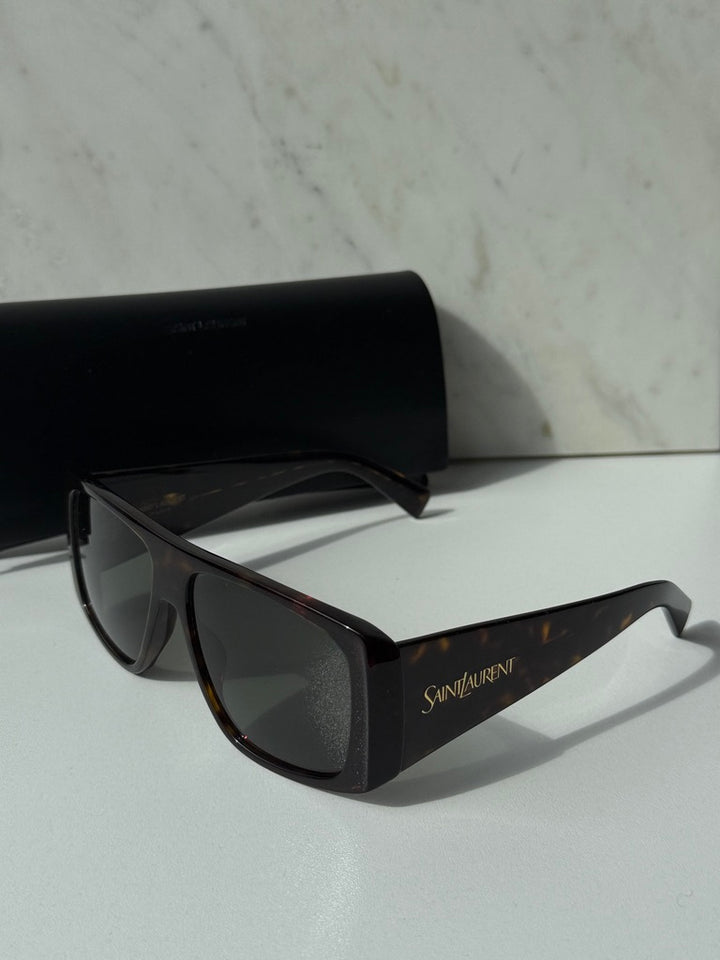 Saint Laurent SLM95/F Gafas de sol estilo ojo de gato con montura gruesa en oro negro