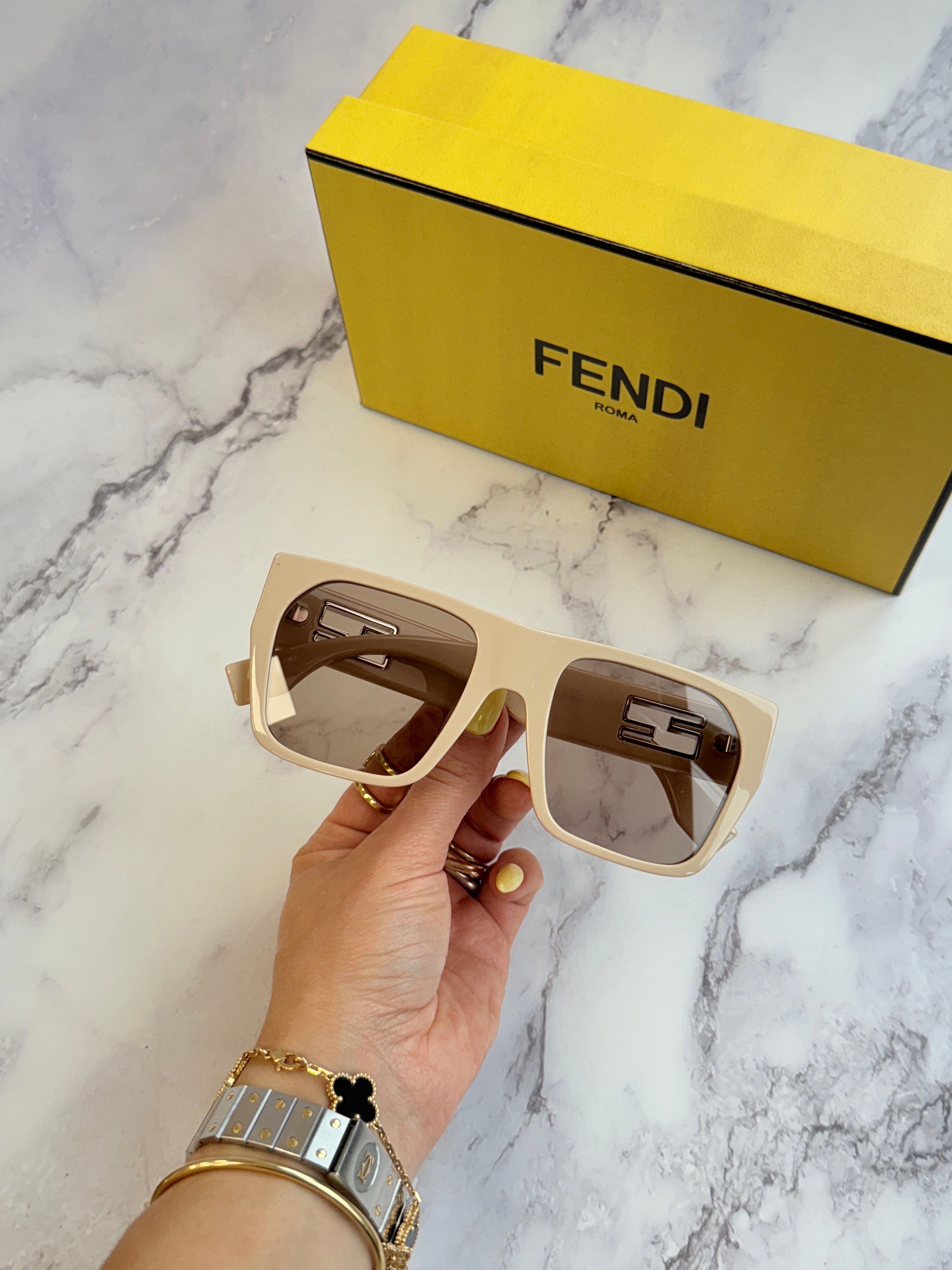 Fendi FE40124I Beige Oversized Sunglasses – Designer Daydream