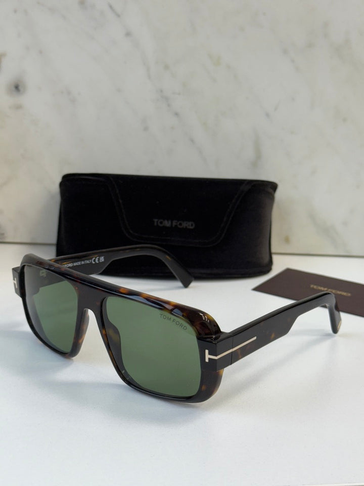 Gafas de sol estilo ojo de gato de metal Elise de Tom Ford en oro rosa